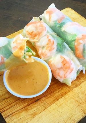 A picture of Prawn Vietnamese rice paper roll and peanut chilli dipping sauce.