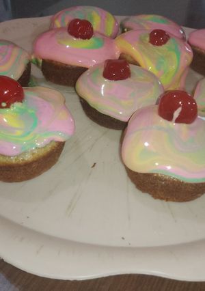 Una foto de Muffins coloridos de banana y manzana