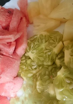 A picture of Fruits platter.
