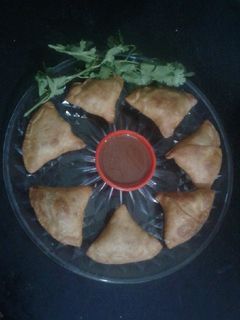 સમોસા (Samosa Recipe in Gujarati) રેસીપી મુખ્ય ફોટો