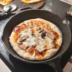 A picture of Sourdough pizza.