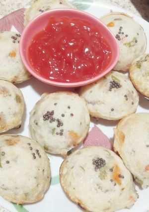 वेज मिक्स सूजी के अप्पे (Veg mix suji ke appe recipe in hindi) रेसिपी मुख्य फोटो