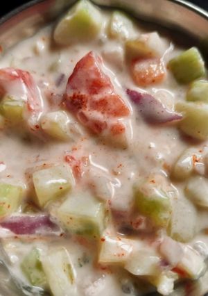 वेजिटेबल  रायता (vegetable rata recipe in marathi) रेसिपी चे मुख्य फोटो 