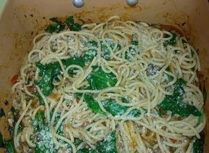 Una foto de Spaghetti con espinaca y queso parmesano