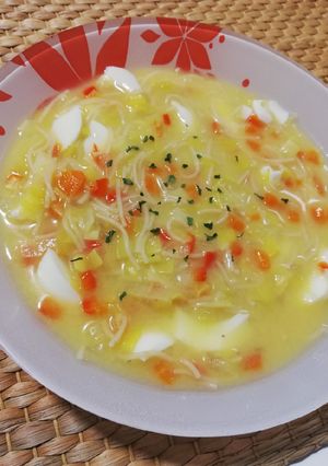Una foto de Sopa de verduras con huevo