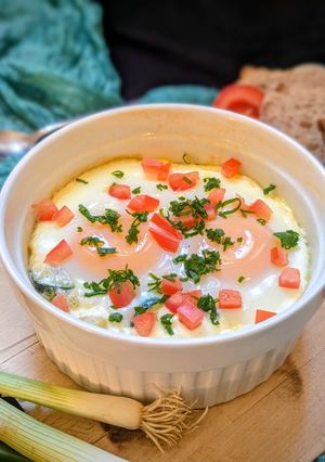 法式烤蛋盅佐櫛瓜 (oeuf cocotte aux courgettes) 的食譜成品照片