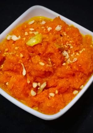 गाजर हलवा (gajar halwa recipe in Hindi) रेसिपी मुख्य फोटो