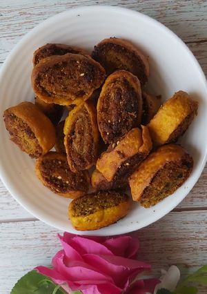 ભાખરવડી (Bhakarwadi Recipe In Gujarati) રેસીપી મુખ્ય ફોટો