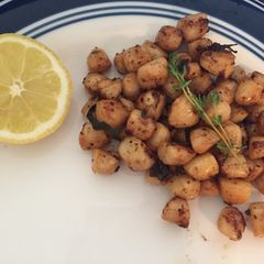 A picture of Lemon herb grilled baby scallops.