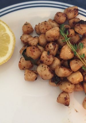 A picture of Lemon herb grilled baby scallops.