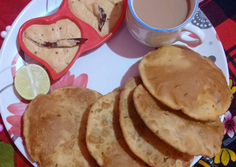 Khasta flour'& poori with peanut & chatni