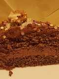 Tort cu opt nuci și confetti vesele (gluten free)