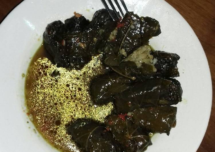 Ganyen Inabi =Grape leaves