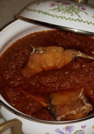 A picture of Tin tomatoes stew.