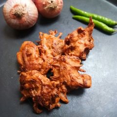 A picture of Asafoetida Flavoured Spicy Onion Fritters.