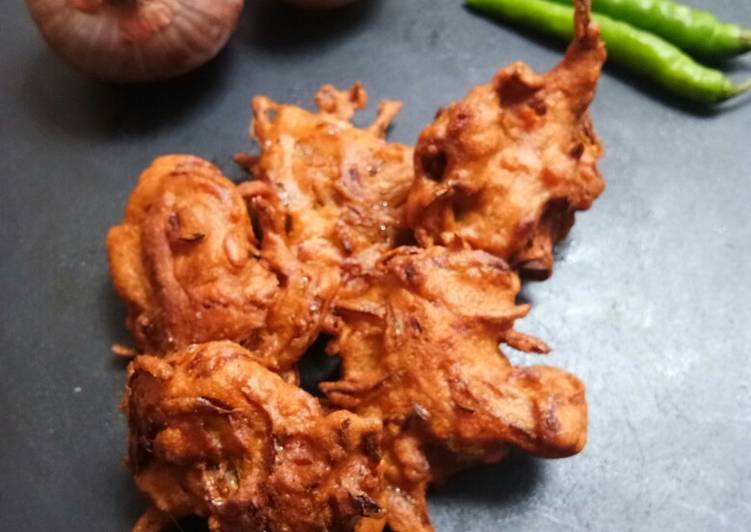 Asafoetida Flavoured Spicy Onion Fritters