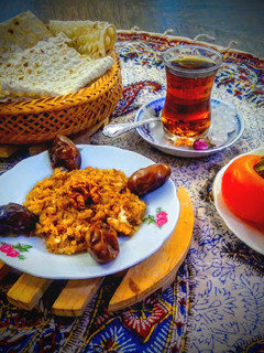 عکسی از دستور املت خرما و گردو🥚🍳 (صبحانه)