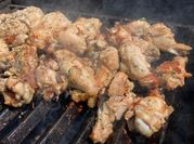 Una foto de pollo dorado