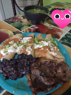 Una foto de 🌮🌮Entomatadas de queso🥗