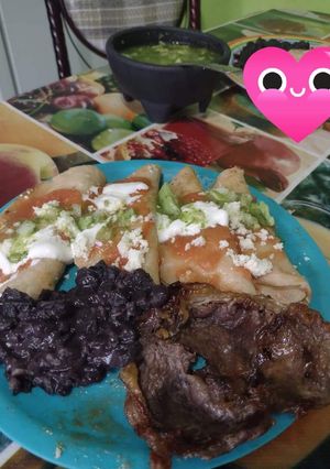 Una foto de 🌮🌮Entomatadas de queso🥗