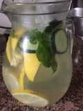 Agua saborizada: refrescante y saludable