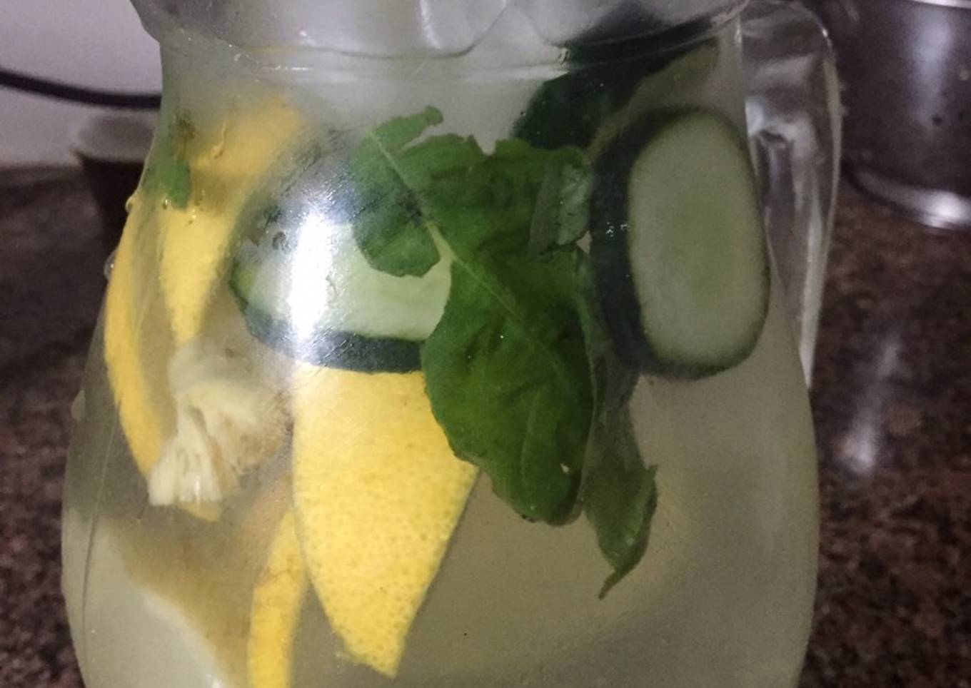 Agua saborizada: refrescante y saludable