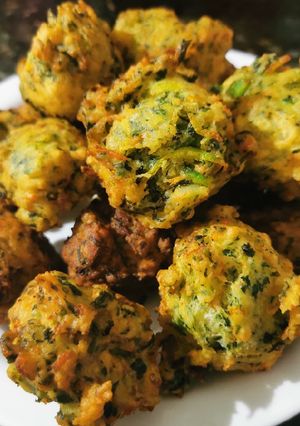 Una foto de Buñuelos de brócoli y zanahoria