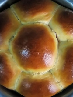 A picture of Egg-less bread buns.