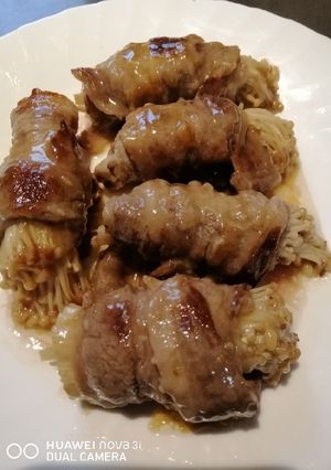 A picture of Enoki Beef.