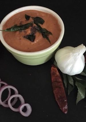 A picture of Onion tomato chutney.
