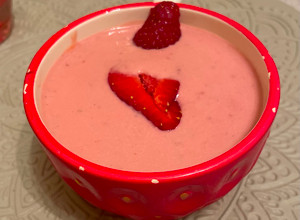 Eperkrémleves görög joghurttal 🍓 recept fotója