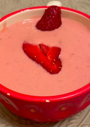 Eperkrémleves görög joghurttal 🍓 recept fotója