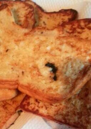A picture of French toast.