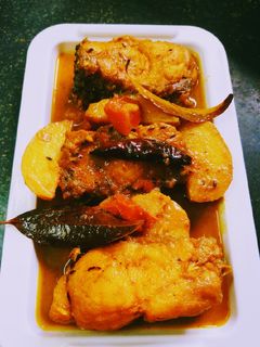 সব্জী দিয়ে মাছ (sabji diye mach recipe in bengali) রেসিপির প্রধান ছবি