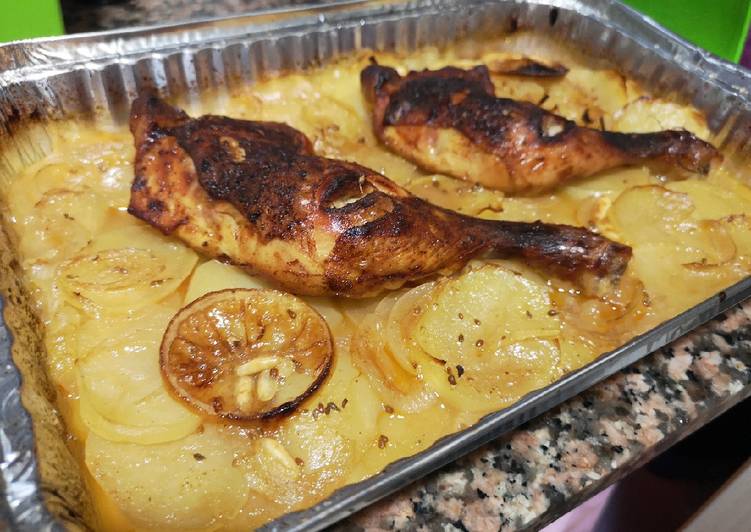 Pollo al horno con patatas y cerveza de limón