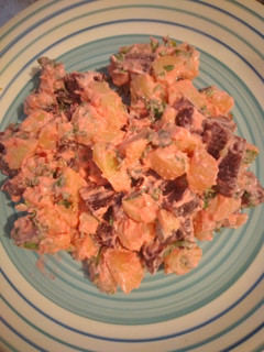 Una foto de Ensalada de papas betarraga y mayo