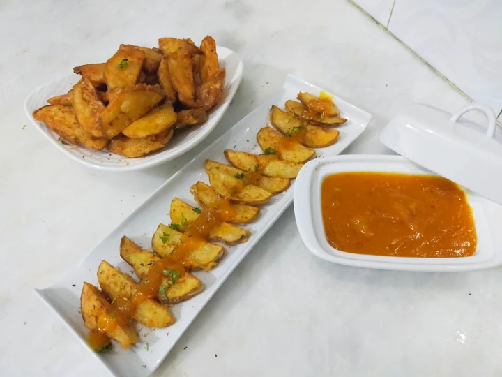 Recipe Crispy potato wedges with spicy mango sauce which Delicious
