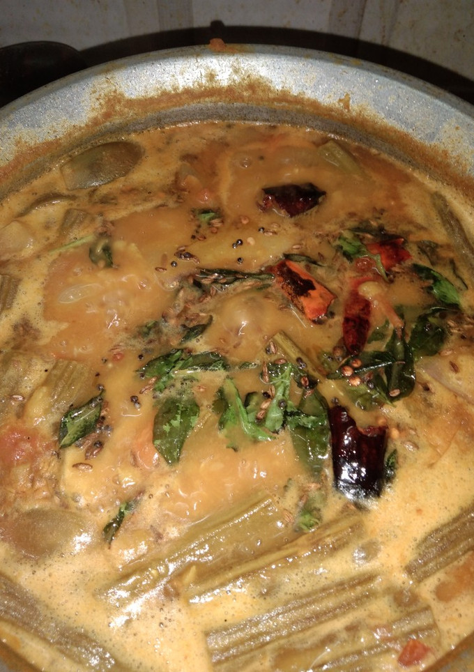 கத்திரிக்காய், முருங்கைக்காய் சாம்பார் செய்முறை முக்கிய புகைப்படம்