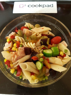 A picture of My Veggie, Salad, Chicken & Pasta. 😃.
