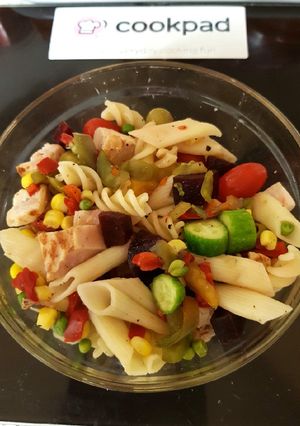 A picture of My Veggie, Salad, Chicken & Pasta. 😃.