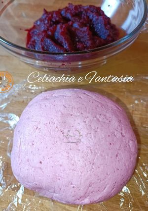 Foto di Pasta fresca senza uova con rapa rossa - senza glutine