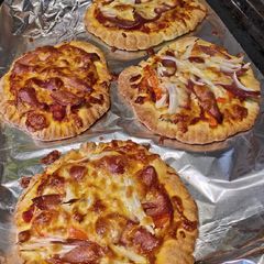 A picture of Mini Sausage Pizza.