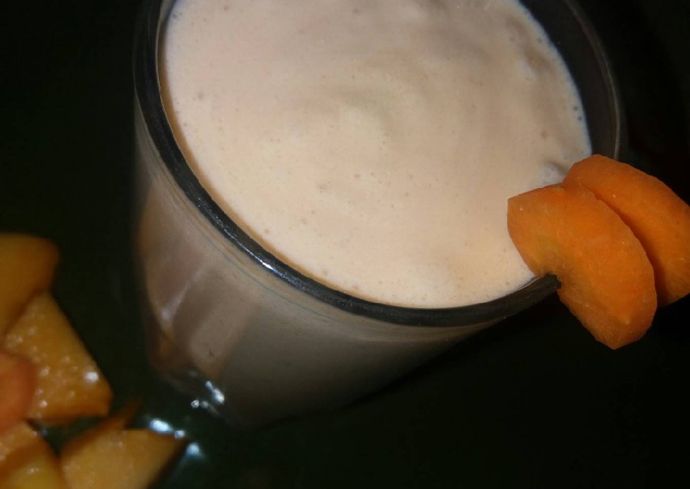 Carrot papaya and banana smoothie