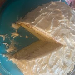 A picture of Jen’s vanilla cake.