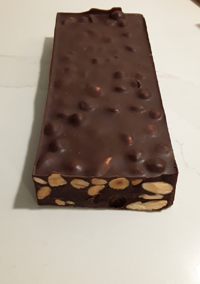 Una foto de Turrón de chocolate y avellanas Thermomix