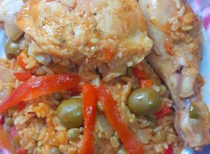 Una foto de Arroz con pollo estilo Puertorriqueño