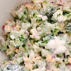 A picture of Crunchy Broccoli Salad.