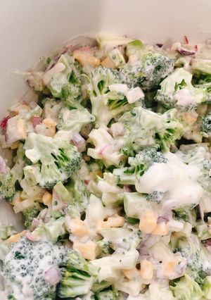 A picture of Crunchy Broccoli Salad.