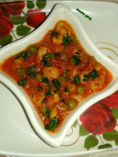 मटर और मखाने की सब्ज़ी (Matar aur makhane ki sabzi recipe in hindi) रेसिपी मुख्य फोटो