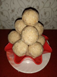 गोंद मेवा के लड्डू (Gond Meva ke Laddu recipe in Hindi) रेसिपी मुख्य फोटो